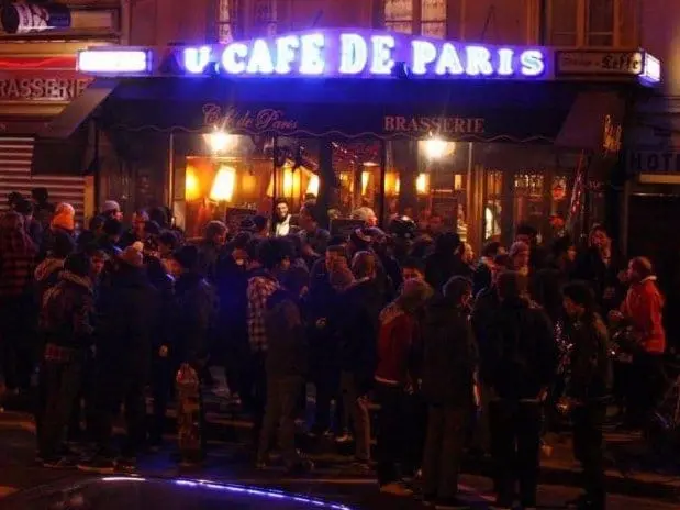 Au Café de Paris